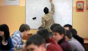 Brakuje tysięcy nauczycieli, wolą korporacje. Te zawody wybierają
