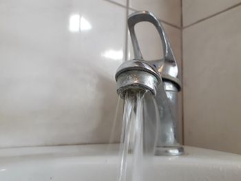 Legnica: Woda z kranu bez zarzutu. Ale rury mogą mieć nawet 120 lat