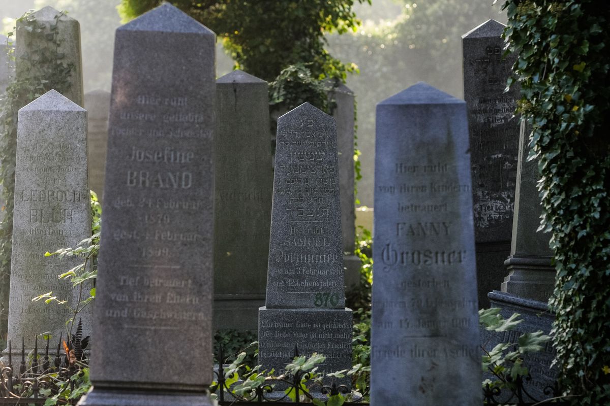 Bielsko-Biała. Po niedawnej dewastacji cmentarza żydowskiego miasto zorganizuje lekcje o historii miasta i tolerancji.