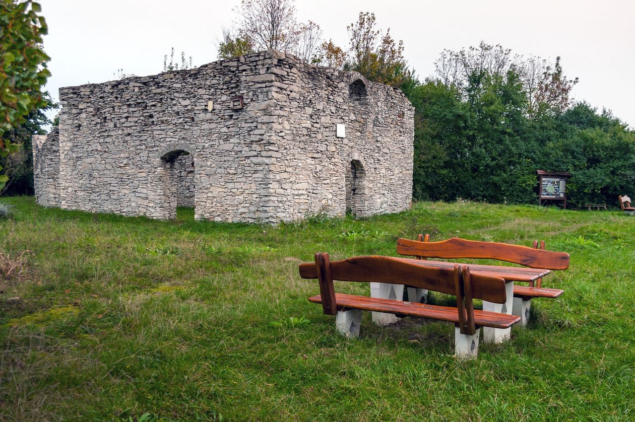 Ruiny kościoła pod wezwaniem św. Stanisława