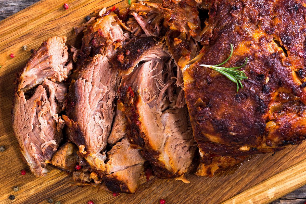 Na rodzinny obiad nie robię kotletów. Stawiam na soczystą pieczeń z chrupiącą skórką