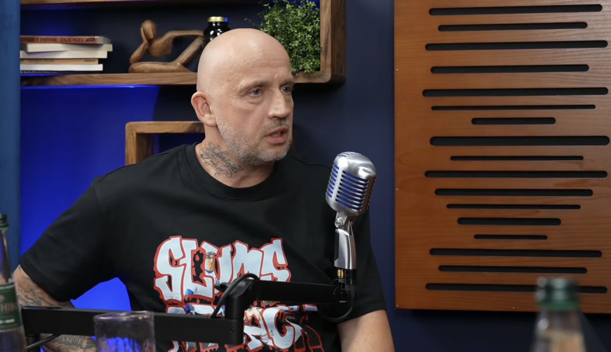 Peja podczas rozmowy