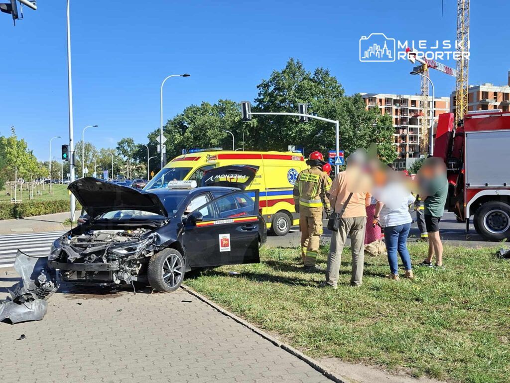 Poważny wypadek na Białołęce. 4 osoby trafiły do szpitala