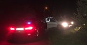 Osobowy Opel zderzył się z radiowozem. Kierowca nie zatrzymał się do kontroli, był pod wpływem