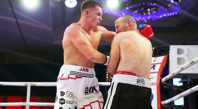 Boks: KnockOut Boxing Night 38 w Dzierżoniowie - waga superśrednia: Kamil Bednarek - Jan Czerklewicz