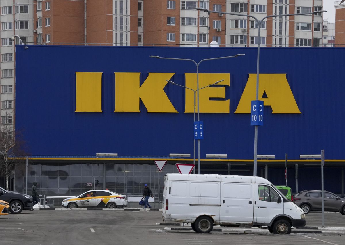 Szwedzki dziennik dotarł do informacji, z których wynika, że IKEA dalej kupuje rosyjskie drewno 