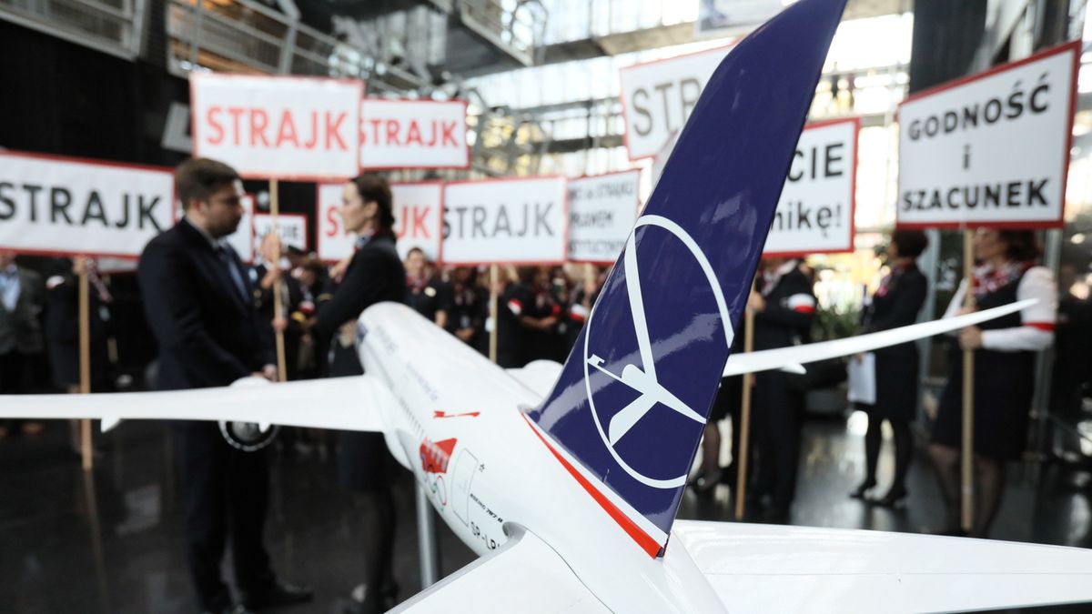 - Tutaj dochodzi do nielegalnego protestu - przekonuje rzecznik LOT-u.