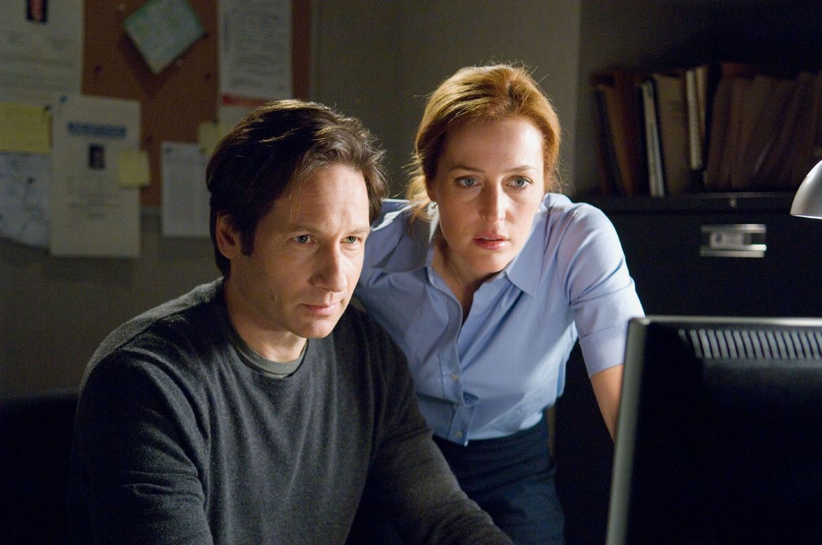 David Duchovny i Gillian Anderson na planie kultowego serialu "Z Archiwum X"