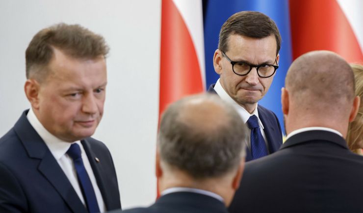 "Ręka Tuska" nad kampanią PiS. Obóz władzy nie cofa się nawet o krok