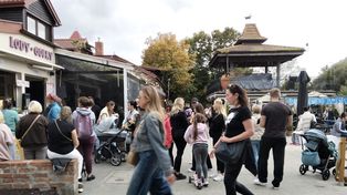 Takie tłumy w październiku to rzadkość. Parkingi aż pękały w szwach