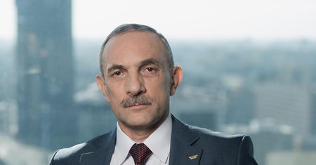Jan Szynaka rusza na podbój Półwyspu Arabskiego. Udało się dzięki jednemu dziecku