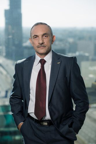 Jan Szynaka rusza na podbój Półwyspu Arabskiego. Udało się dzięki jednemu dziecku