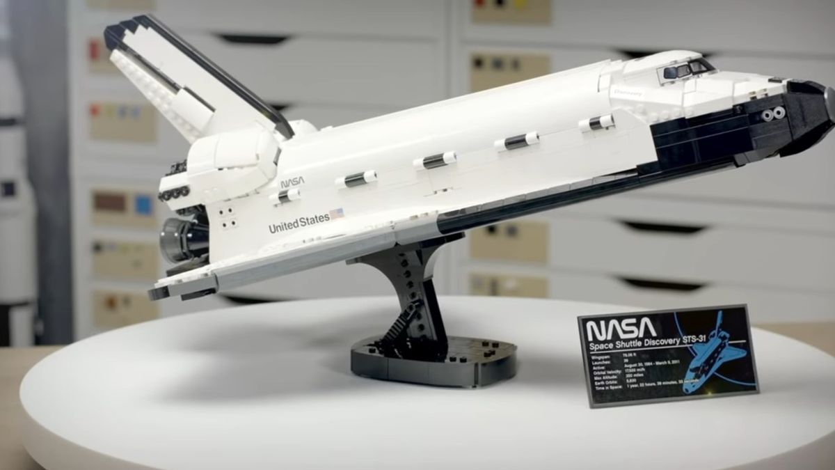 Lego przygotowało coś specjalnego. To prom Discovery i Kosmiczny Teleskop Hubble'a 1