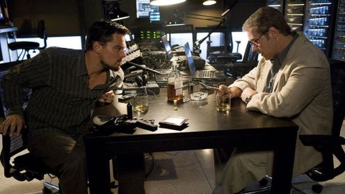 Trust No One. Deceive Everyone. Dwa plakaty W sieci kłamstw 1