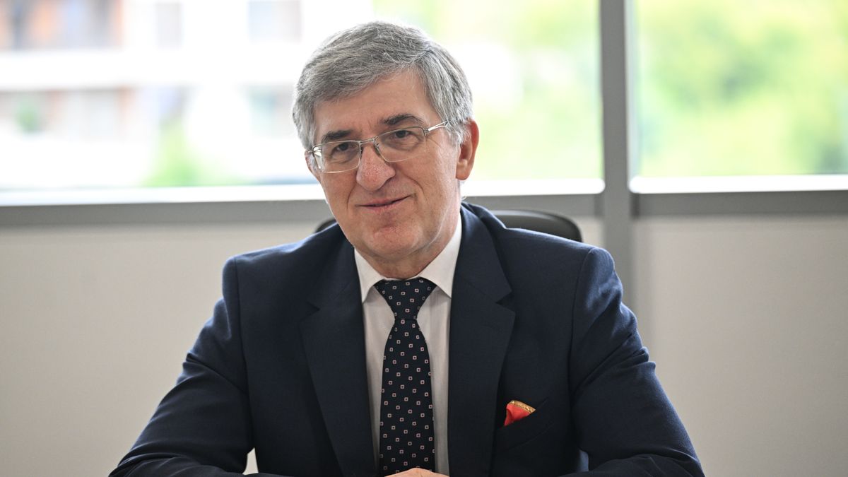 Zbigniew Derdziuk
Warszawa, 16.07.2025. Prezes Zak�adu Zbigniew Derdziuk podczas podpisania porozumienia o wsp�pracy pomi�dzy Polsk� Agencj� Prasow� a Zak�adem Ubezpiecze� Spo�ecznych, 16 bm. w Warszawie. Porozumienie przewiduje szkolenia, warsztaty i webinary dla pracownik�w i dziennikarzy PAP z zakresu ubezpiecze� spo�ecznych, a tak�e organizacj� punkt�w informacyjno-konsultacyjnych. (mr) PAP/Radek Pietruszka ***Do tego materia�u zdj�ciowego dost�pna jest r�wnie� depesza w systemie CSI, pt.: PAP podpisa�a porozumienie o wsp�pracy z ZUS w zakresie szkole� i porad***
Radek Pietruszka
pap, polska agencja prasowa, porozumienie, wsp�praca, wsp�pracy, Zak�ad Ubezpiecze� Spo�ecznych, zus