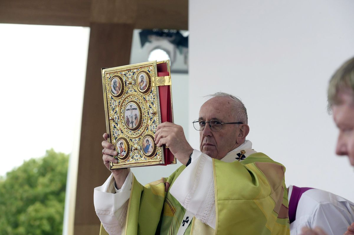 Polski akcent papieskiej pielgrzymki do Irlandii. Franciszek był ubrany w "nasze" szaty