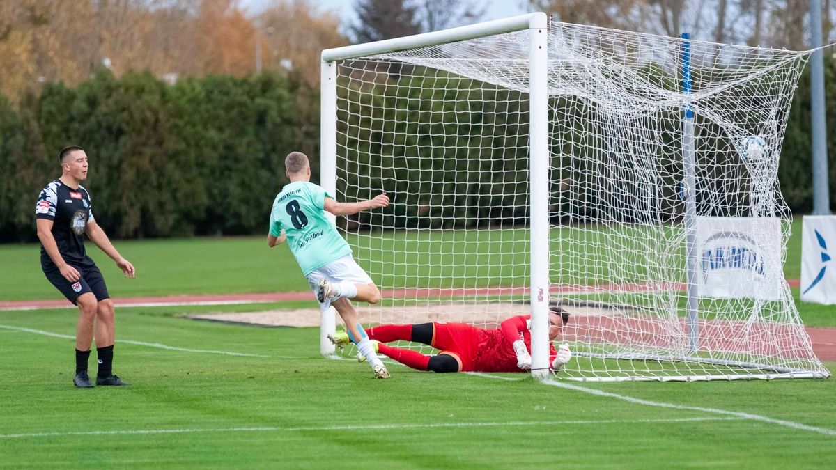 Facebook / Facebok Klub Sportowy Sokół Kleczew / Zwycięski gol dla Sokoła w meczu z Wybrzeżem