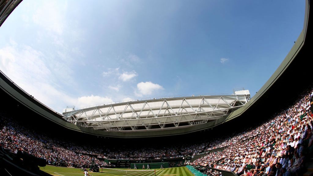 Zdjęcie okładkowe artykułu: Getty Images / Clive Brunskill / Na zdjęciu: kort centralny Wimbledonu