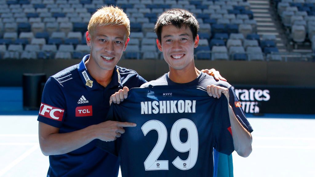 Keisuke Honda (z lewej) i Kei Nishikori