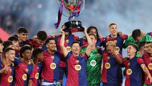 Siedmiu zawodników FC Barcelony w drużynie sezonu. Wiadomo, co z Lewandowskim