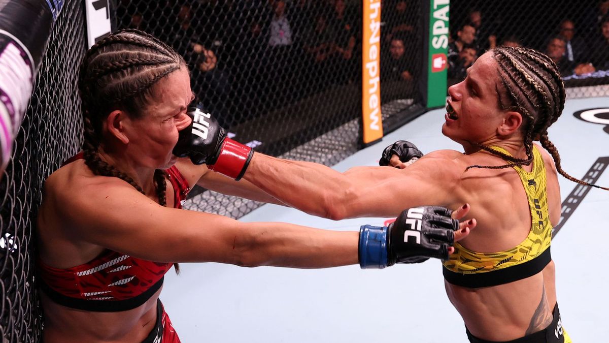 Getty Images / Photo by Ed Mulholland/Zuffa LLC / Na zdjęciu: Karolina Kowalkiewicz (L), Julia Polastri (P) 