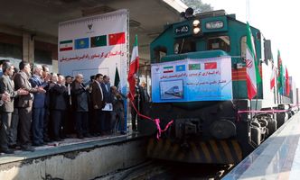 Chiny chcą odbudować starożytny Jedwabny Szlak. Pierwszy pociąg dotarł do Teheranu