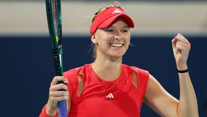 Pogromczyni Linette znów zaskoczyła. Rosjanka ograna