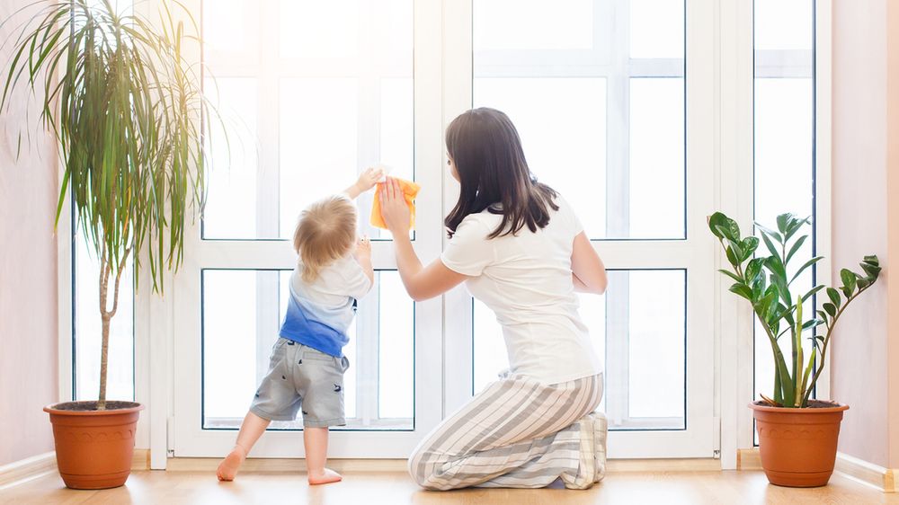 Okna warto czyścić regularnie ;), fot. Shutterstock.com