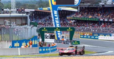 Świetny wynik Polaków w niesamowitym wyścigu 24h Le Mans. Zwycięża Ferrari