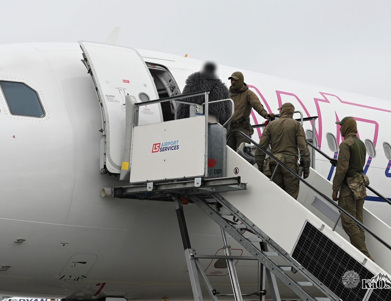 Zamiast na Malediwy trafili do aresztu. Agresywne małżeństwo na lotnisku