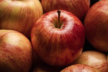 Regularnie jedli jabłka. Potem zbadali cukier i cholesterol