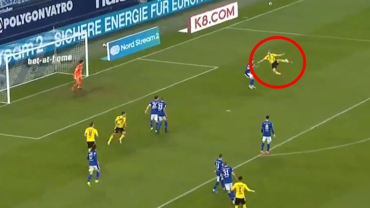 nożyce Erlinga Haalanda (Borussia Dortmund) w meczu z Schalke 04