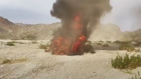 Samochód doszczętnie spłonął. Fatalne obrazki na Dakarze