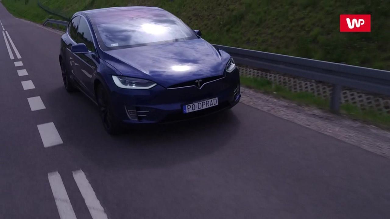 Samochód nowej generacji czy gadżet? Tesla Model X na