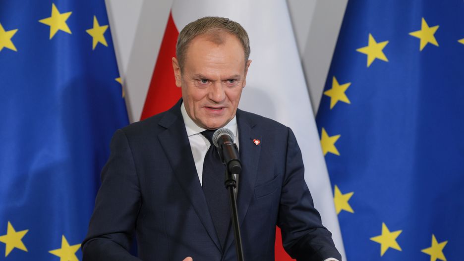 Warszawa, 08.12.2023. Przewodniczący PO Donald Tusk podczas konferencji prasowej w Senacie w Warszawie, 8 bm. Wcześniej, w Senacie odbyło się spotkanie Donalda Tuska z kandydatami na ministrów w jego rządzie. (mr) PAP/Paweł Supernak