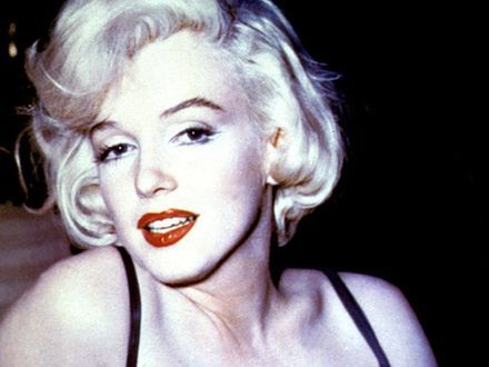 Czerwona szminka Marilyn Monroe urodowym trendem wszech czasów