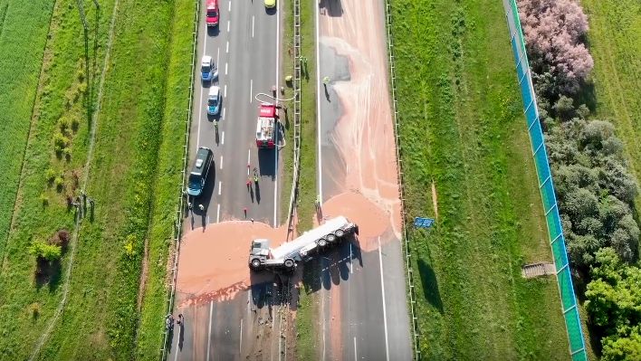 Zalane są pasy w obie strony