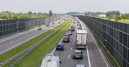 Pożar na A2. Auto stanęło w płomieniach