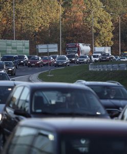 Warszawa. Korek na Trasie Siekierkowskiej. Auto wjechało w bariery