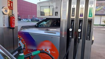 Jedno paliwo nie potaniało. Rząd wytłumaczył, dlaczego