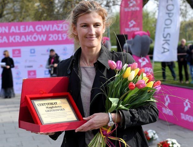 Magdalena Grzybowska podczas ceremonii odsłonięcia jej gwiazdy w Alei Gwiazd Tenisa w Krakowie / PAP/Jacek Bednarczyk