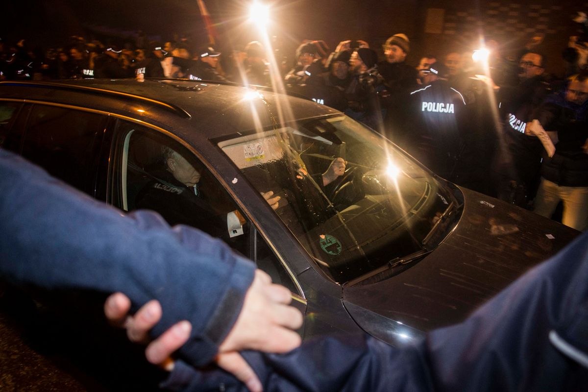 Policja chce kar za blokadę auta prezesa PiS na Wawelu. Jest zażalenie