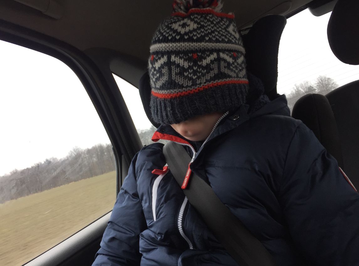 Tak Franek spędza czas jazdy, gdy przy drodze stoją banery z abortowanymi płodami