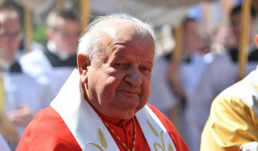 Kard. Dziwisz nie stanie przed sądem. Prokuratura odmówiła wszczęcia śledztwa