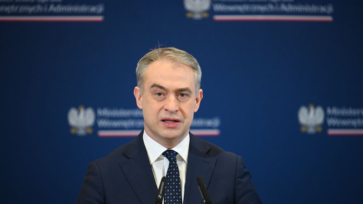 Warszawa, 05.02.2026. Wicepremier, minister cyfryzacji Krzysztof Gawkowski podczas konferencji prasowej w siedzibie MSWiA w Warszawie, 5 bm. Tematem konferencji jest: "Poradnik bezpieczeństwa w aplikacji mObywatel". (aldg) PAP/Marcin Obara