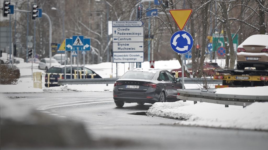 Pozostawione w niewłaściwym miejscu auto może zostać odholowane. I wtedy może zacząć się problem