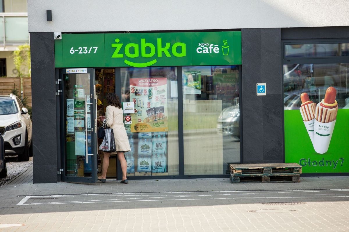 Wszystko wskazuje na to, że za rok Żabka stanie się największą pod względem liczby sklepów siecią handlową w Polsce