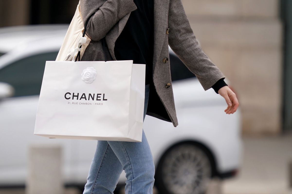 Chanel odwraca się od Rosjan. Nawet w Paryżu sprawdzają klientom dowody 