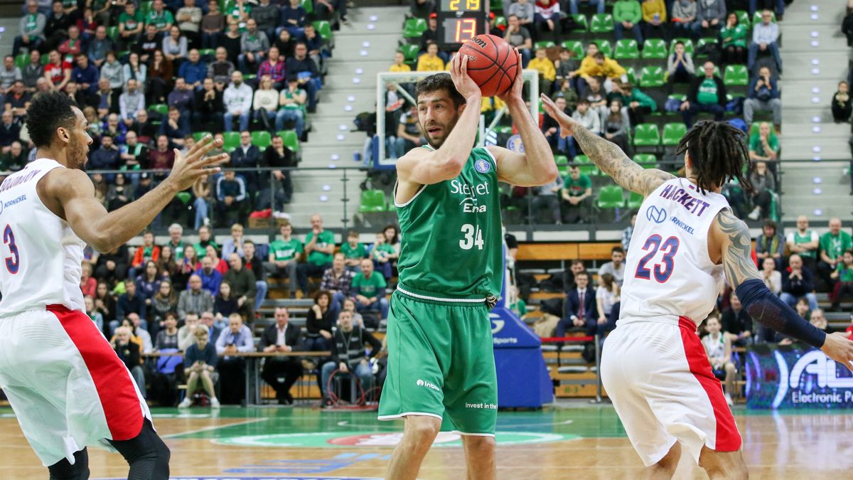 Zdjęcie okładkowe artykułu: WP SportoweFakty / Artur Lawrenc / Na zdjęciu: Adam Hrycaniuk (w środku) w meczu z CSKA