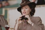 Elizabeth Banks z martwym Dave'em